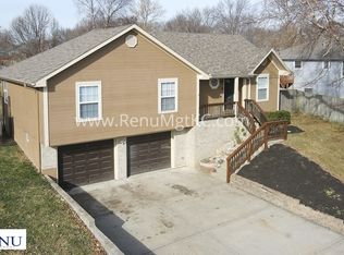 18516 E Blackhawk Trl, Independence, MO 64056