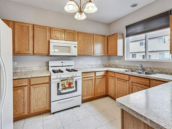 2nd image of 892 Cherry Creek Dr