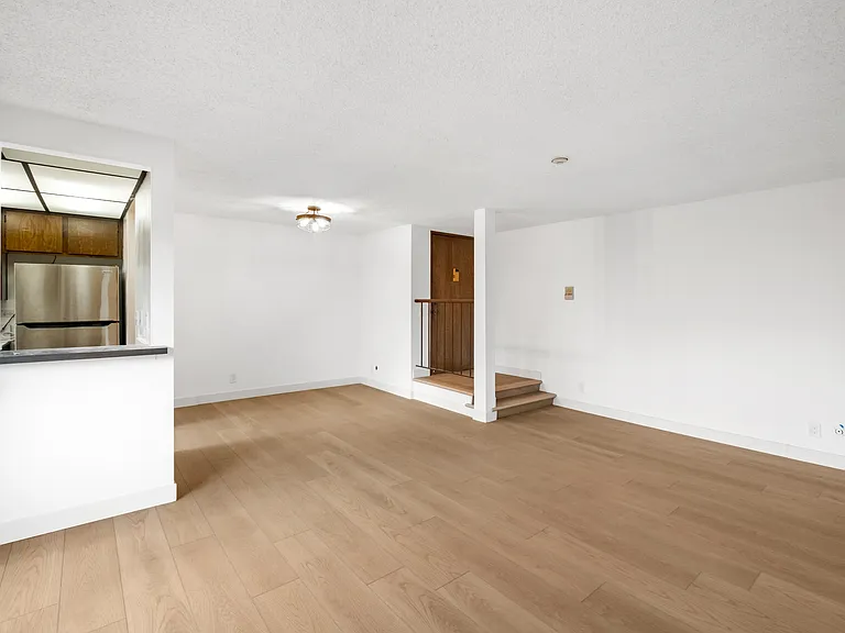 1109 Summertime Ln #1 — Photo 3