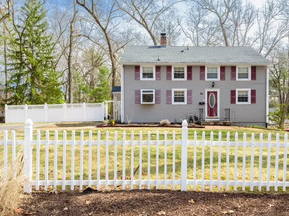 32 Walker Lane, Bloomfield, CT 06002