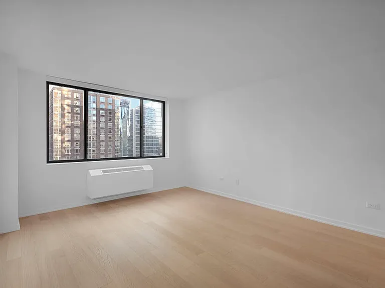 75 W End Ave #P10D — Photo 2