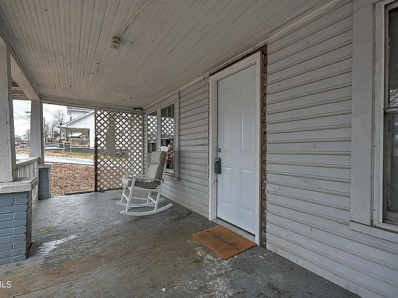 4th image of 225 Glen Ave