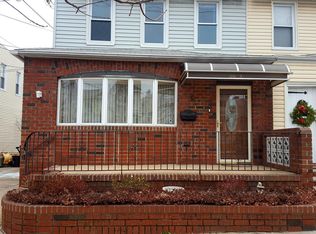 6637 Pleasantview St, Middle Village, NY 11379
