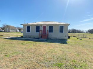 1612 E 2nd St, Cleburne, TX 76031