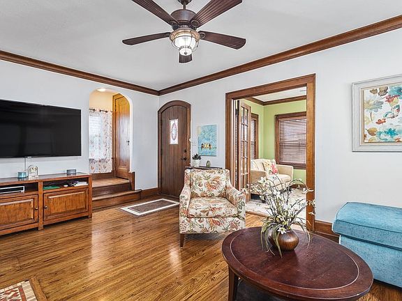 5th image of 319 Sheridan St