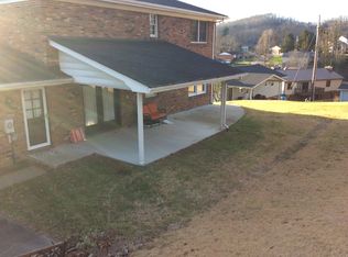 120 Morningside Dr, Elkview, WV 25071