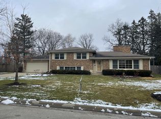 992 Armour Cir, Lake Forest, IL 60045