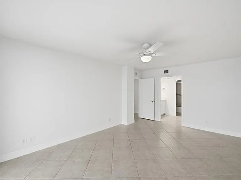 800 SE 20th Ave #901 — Photo 8