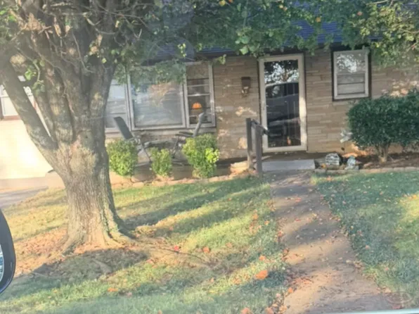 810 Liberty Bell Blvd, Johnson City, TN 37604