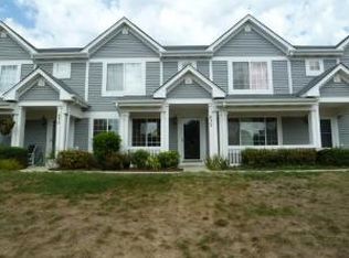 637 Lincoln Station Dr, Oswego, IL 60543