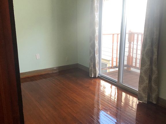5th image of 4730 Banks St #4730A