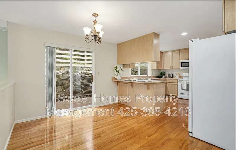 3 bed, 2.5 bath, 2280 sqft, $3,495 — Photo 4