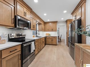 1016 Meadow Rd, Omaha, NE 68154