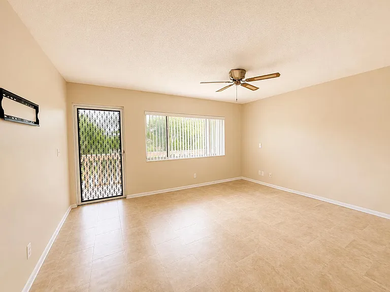 555 Purdy Ln #309 — Photo 7