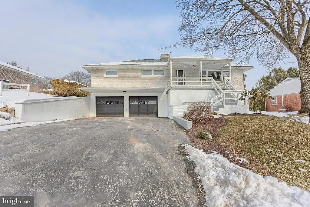 725 Florida Ave photo 1