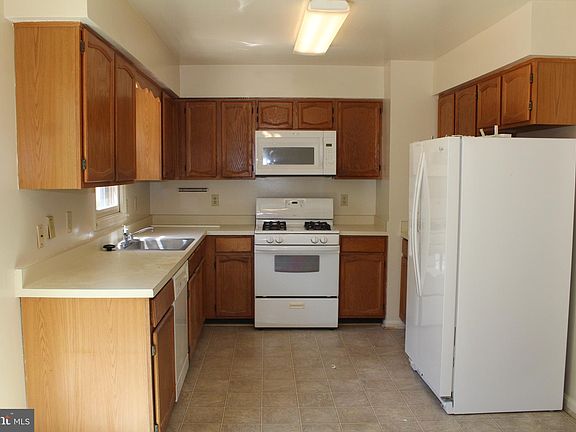 3rd image of 10742 Brice Ct