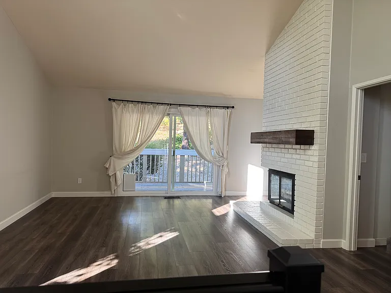 126 Southwind Dr — Photo 2