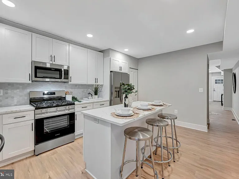 3152 Remington Ave — Photo 10