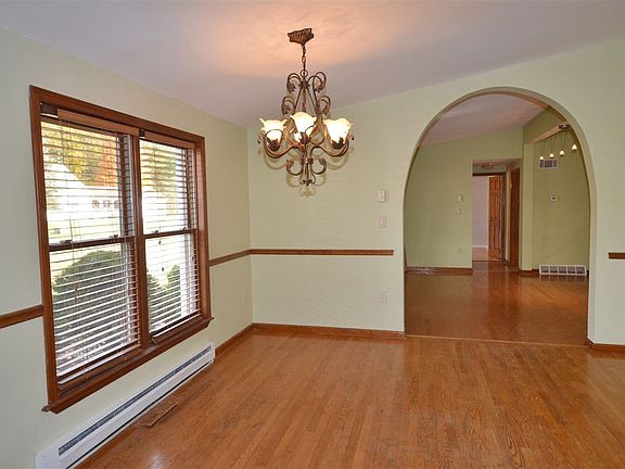 4th image of 14 Woodcrest Dr