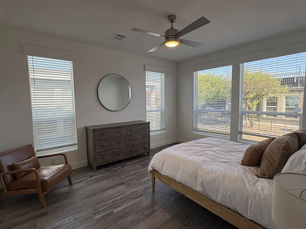 3 bed, 3.0 bath, 1824 sqft, $2,200 — Photo 4