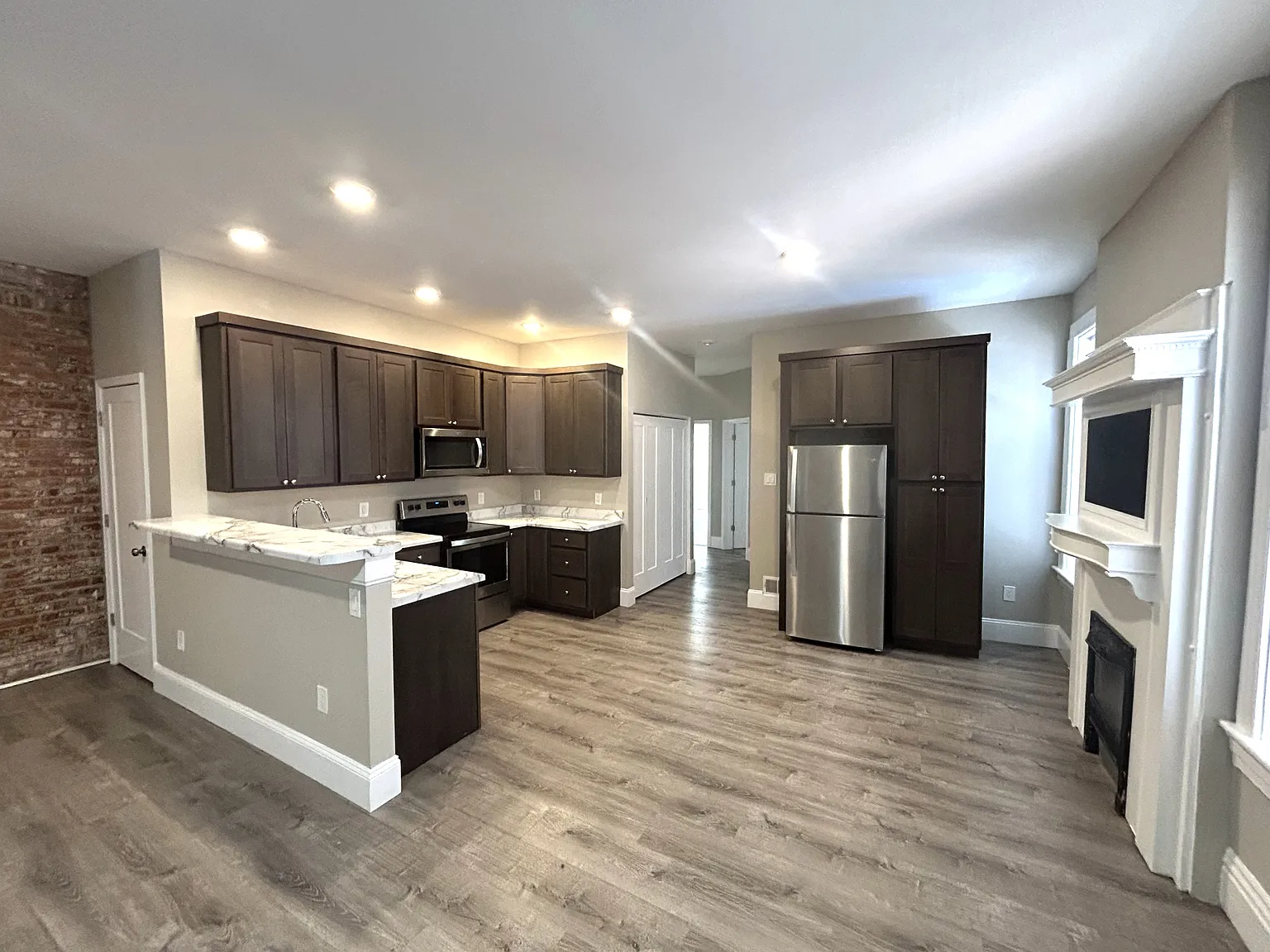 3 bed, 2.5 bath, 1250 sqft, $2,300 — Photo 3