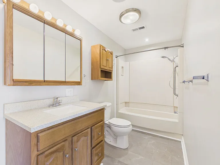 1017 N Front St — Photo 14