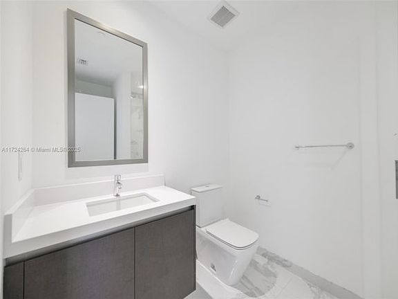 3rd image of 851 NE 1st Ave Unit 2801