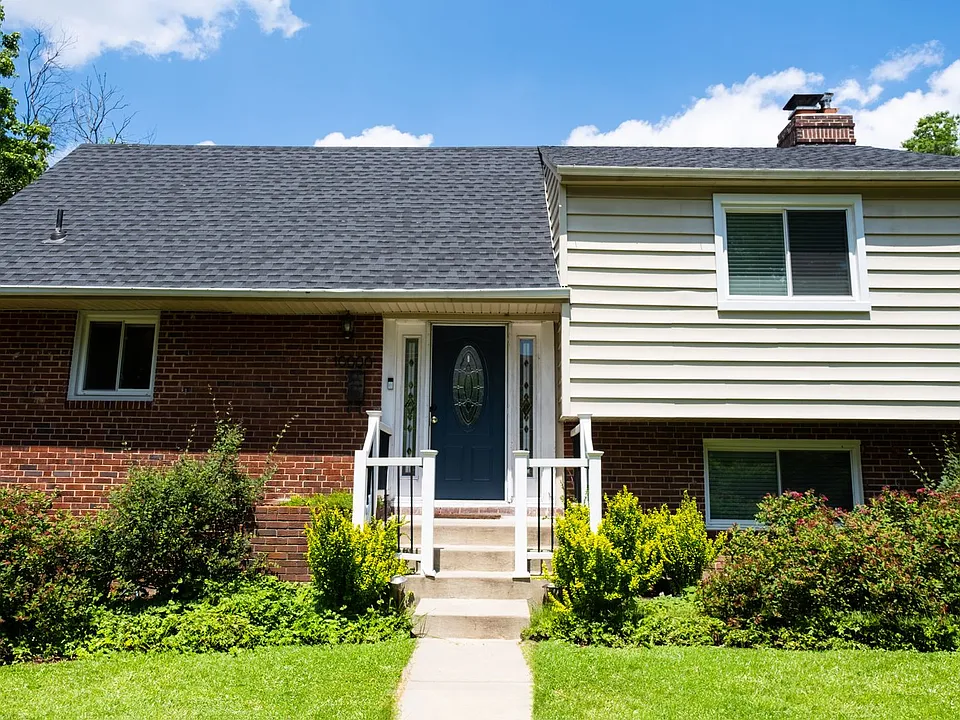 10000 Kinross Ave
