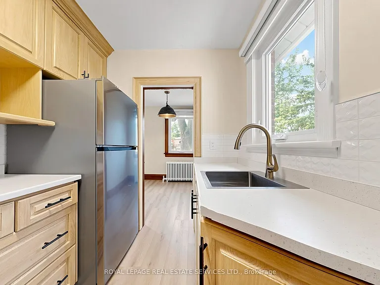 31 Rosemeade Ave — Photo 9