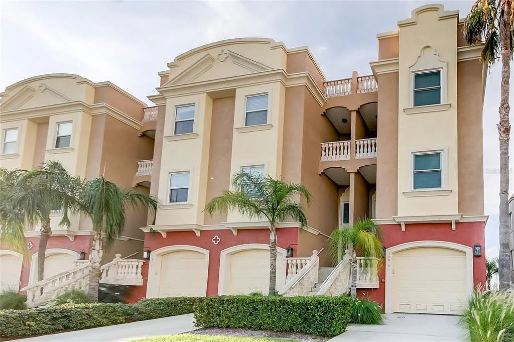 3 bed, 5.0 bath, 3340 sqft, $9,500 — Photo 2