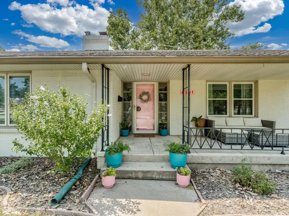6301 Peach Tree Ln, Wichita, KS 67218