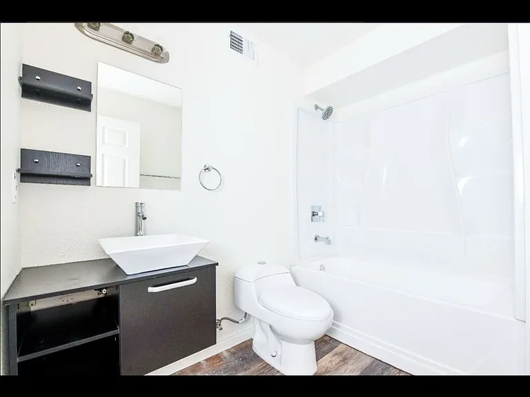4336-4338 53rd St #305 — Photo 7