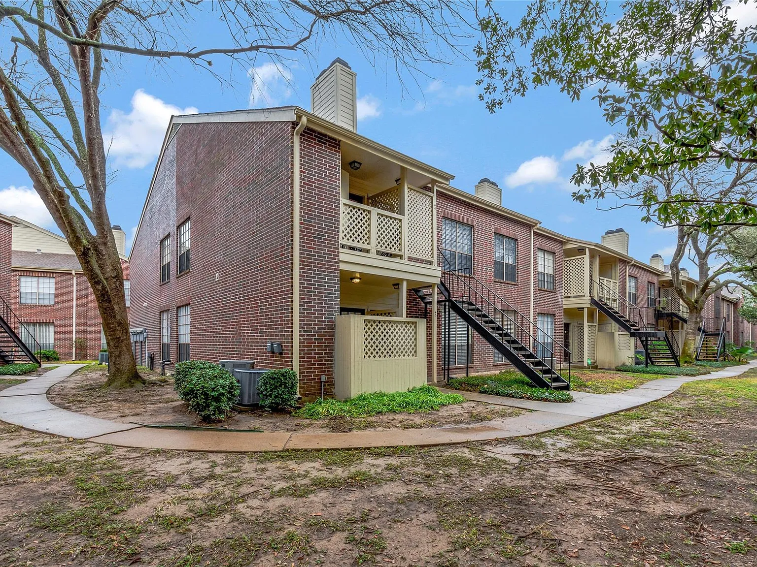 2 bed, 975 sqft, $1,500 — Photo 2