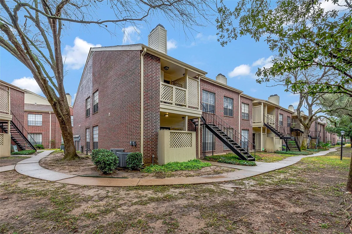 Building Photo - 8055 Cambridge St #43