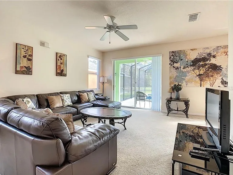 208 Hammock Ct — Photo 7