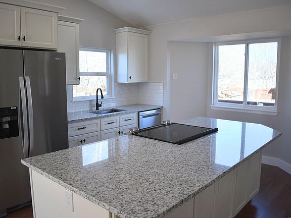 Kitchen island designed to fit 4 barstools