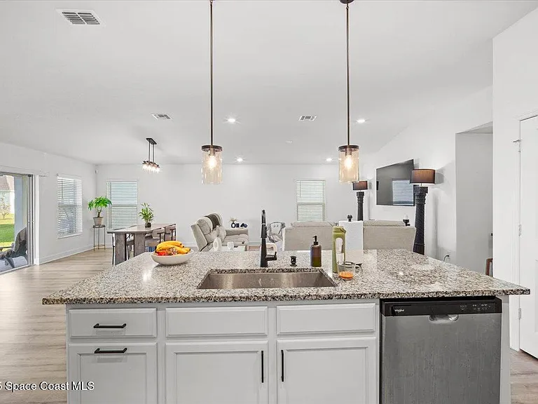 527 Glaspell Cir SE — Photo 12