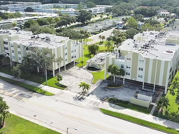 Property is on 1st Street with the North Pinellas Trail running directly in front of the building. Perfect for walking or biking to downtown or local bars and restaurants.