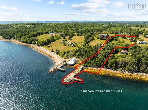 3 Chester Shore Rd, Chester, NS B0J 1J0