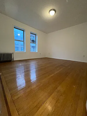 Rented by Arena Real Estate | media 12
