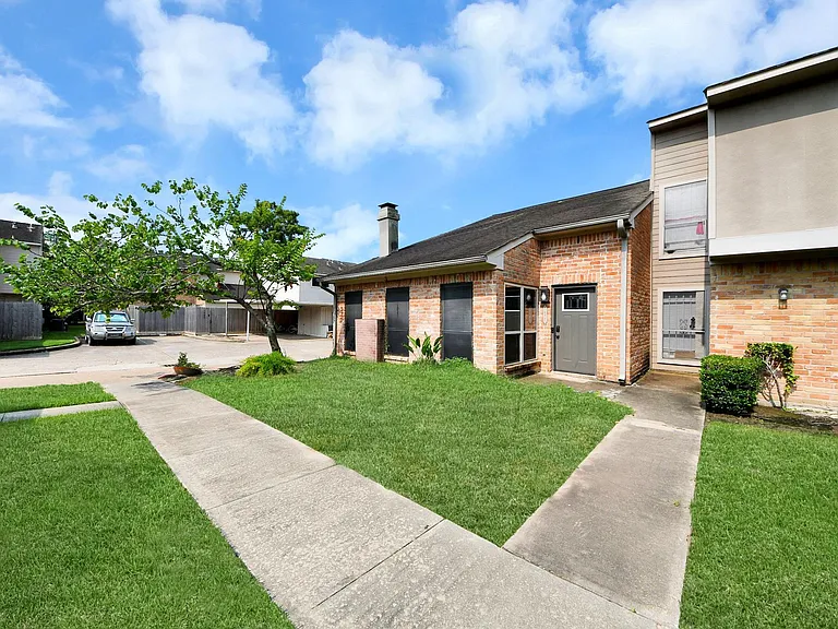 7877 Kendalia Dr — Photo 4