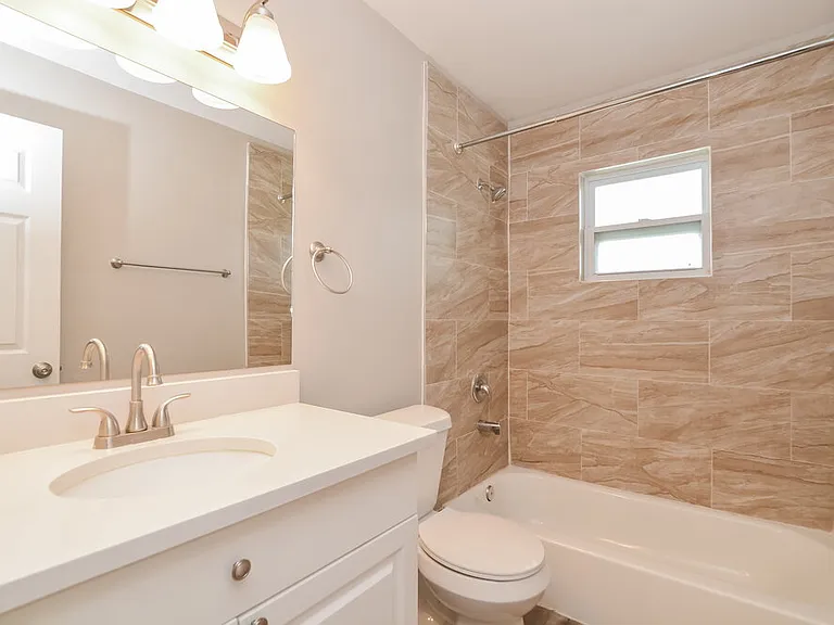 426 Iowa Woods Cir E — Photo 10