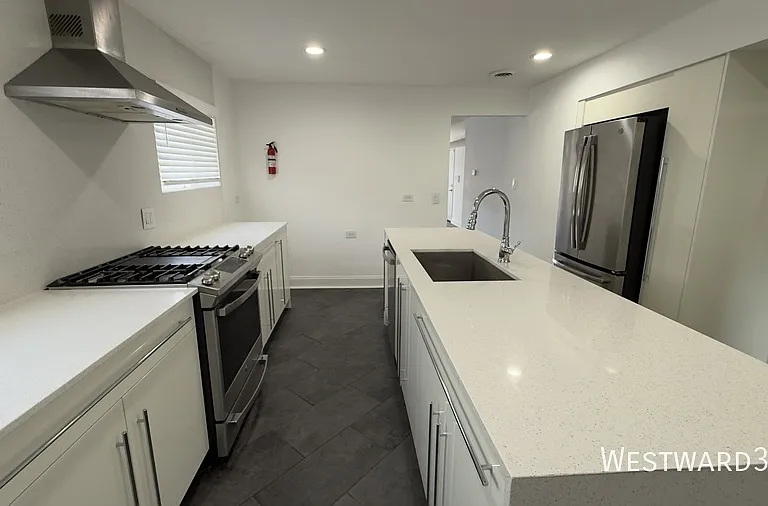 660 Clyde Ave #2 — Photo 6