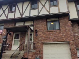 102 Andover Ct, West Mifflin, PA 15122