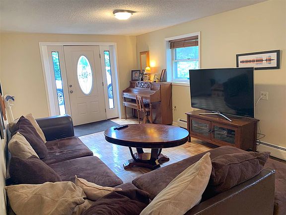 4th image of 20 Churchill Ave