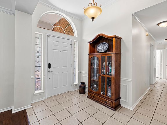 4th image of 1913 Waterton Cir
