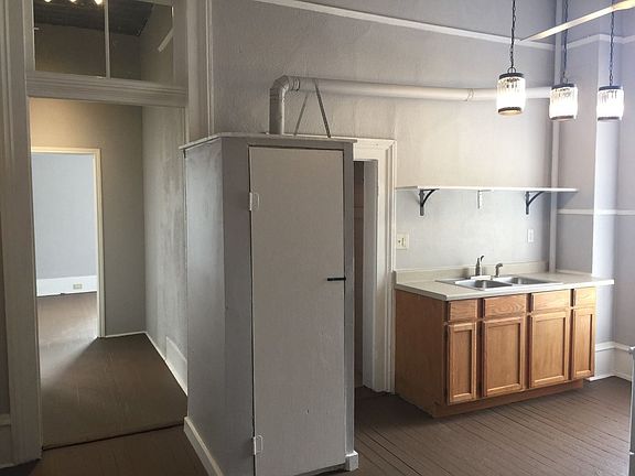 2nd image of 822 E Carson St APT 3