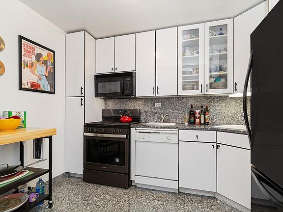 5th image of 3935 Blackstone Ave APT 12J