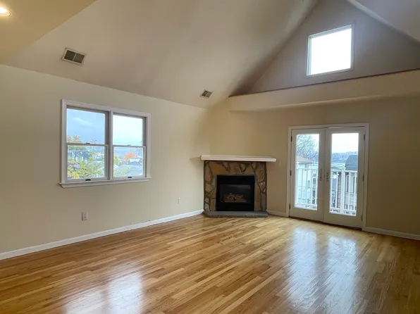 662 Undercliff Avenue image 3 of 17