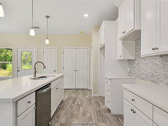 5th image of 803 McNair St